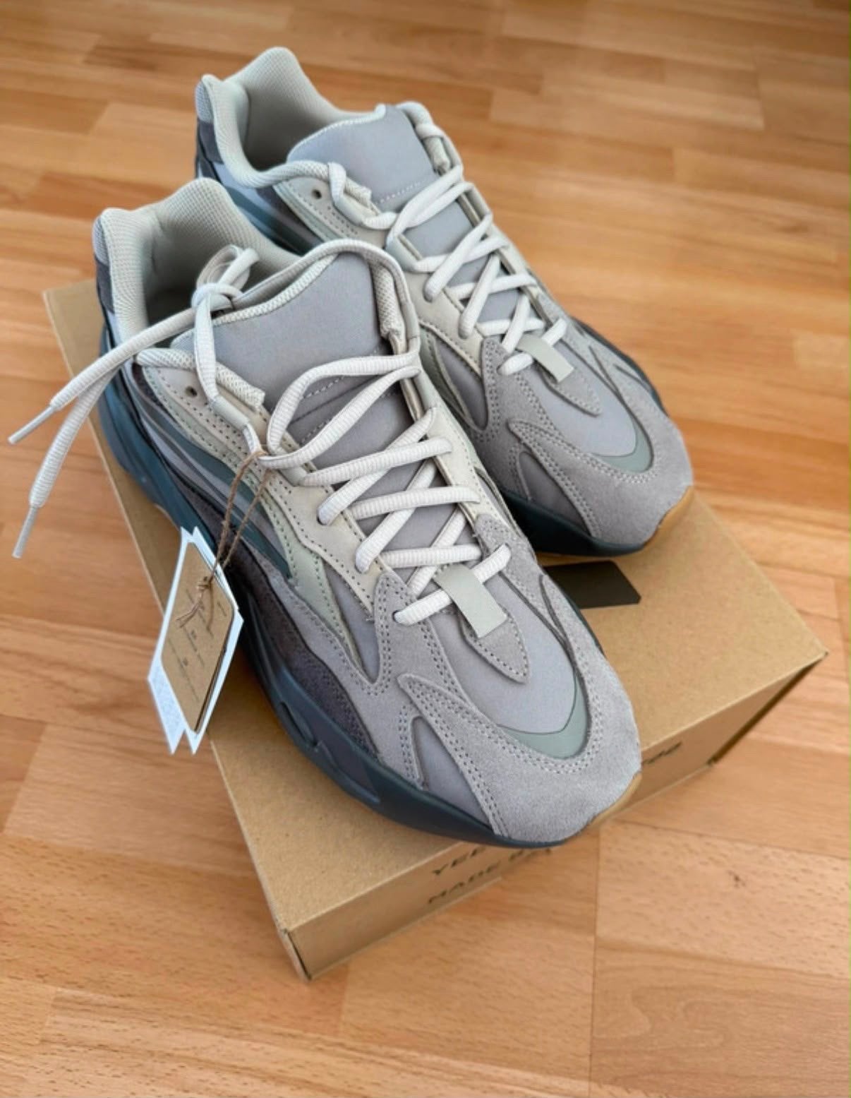 Adidas Yeezy Boost 700 V2 Tephra - Maat 46, Verzenden, Nieuw, Overige kleuren, Sneakers of Gympen