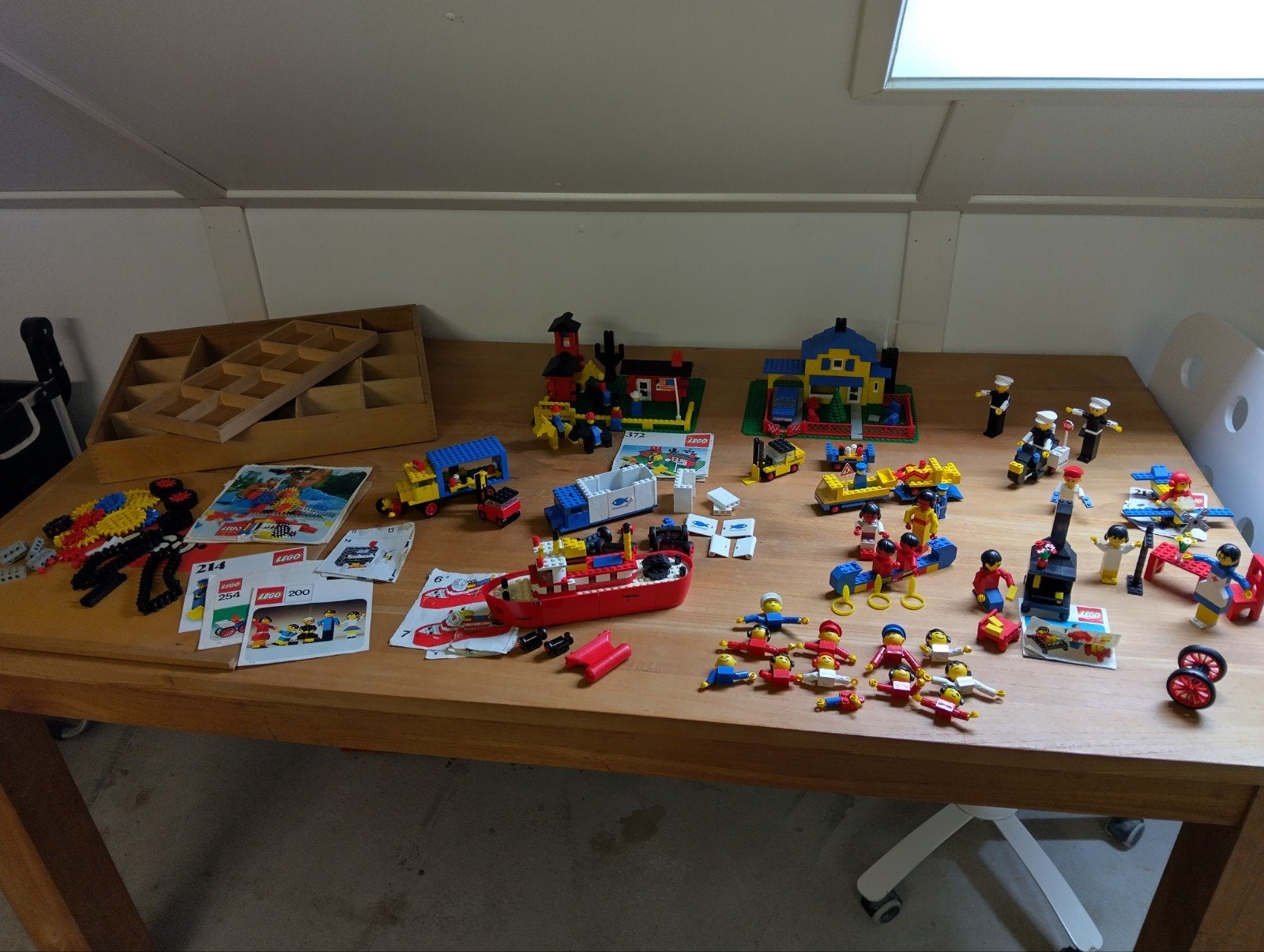 Partij oude Lego en een houten Lego kist en boekjes, Gebruikt, Lego, Ophalen of Verzenden, Meerdere sets