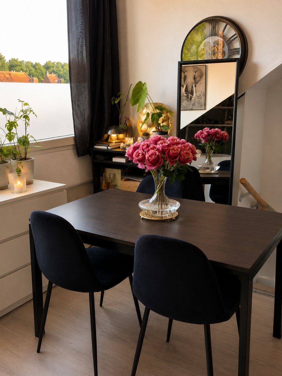 Uitschuifbare eettafel met 3 velvet stoelen., Ophalen of Verzenden, Zo goed als nieuw, Rechthoekig, 50 tot 100 cm