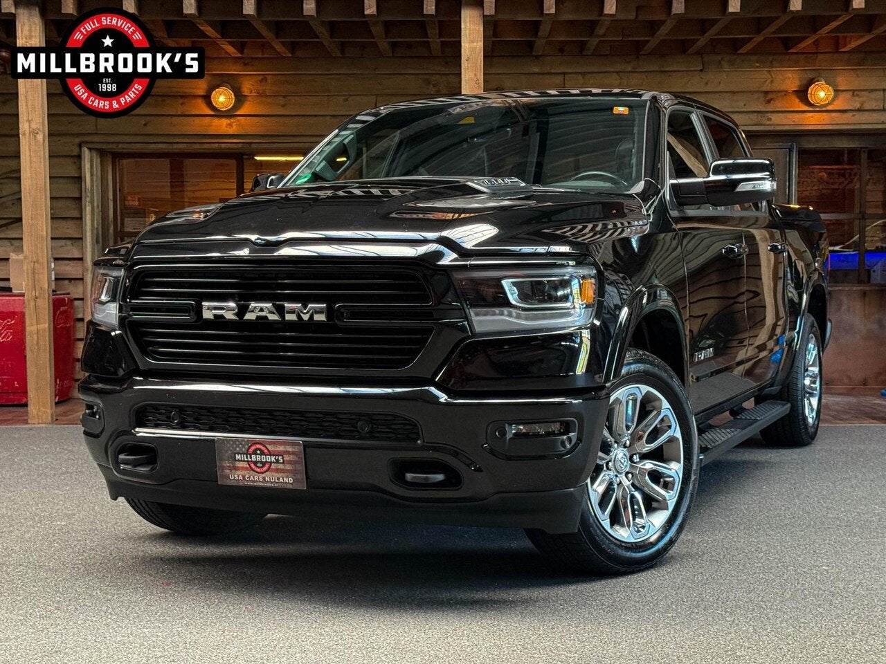 Dodge Ram 1500 Laramie Sport Pentastar, origineel Nederlands, Auto's, Automaat, Gebruikt, Euro 6, Zwart