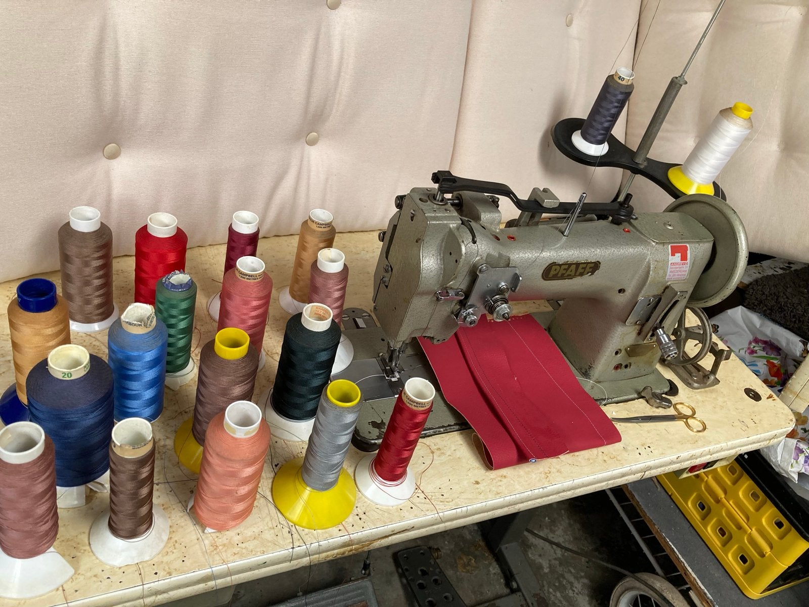 Industriële naaimachine Pfaff met toebehoren, Hobby en Vrije tijd, Naaimachines en Toebehoren, Gebruikt, Naaimachine, Pfaff, Industrieel
