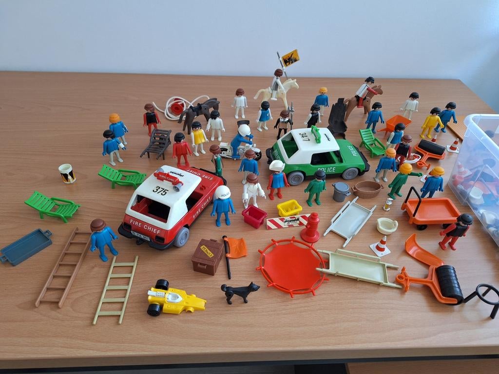 Diversen playmobil attributen en poppetjes., Ophalen of Verzenden
