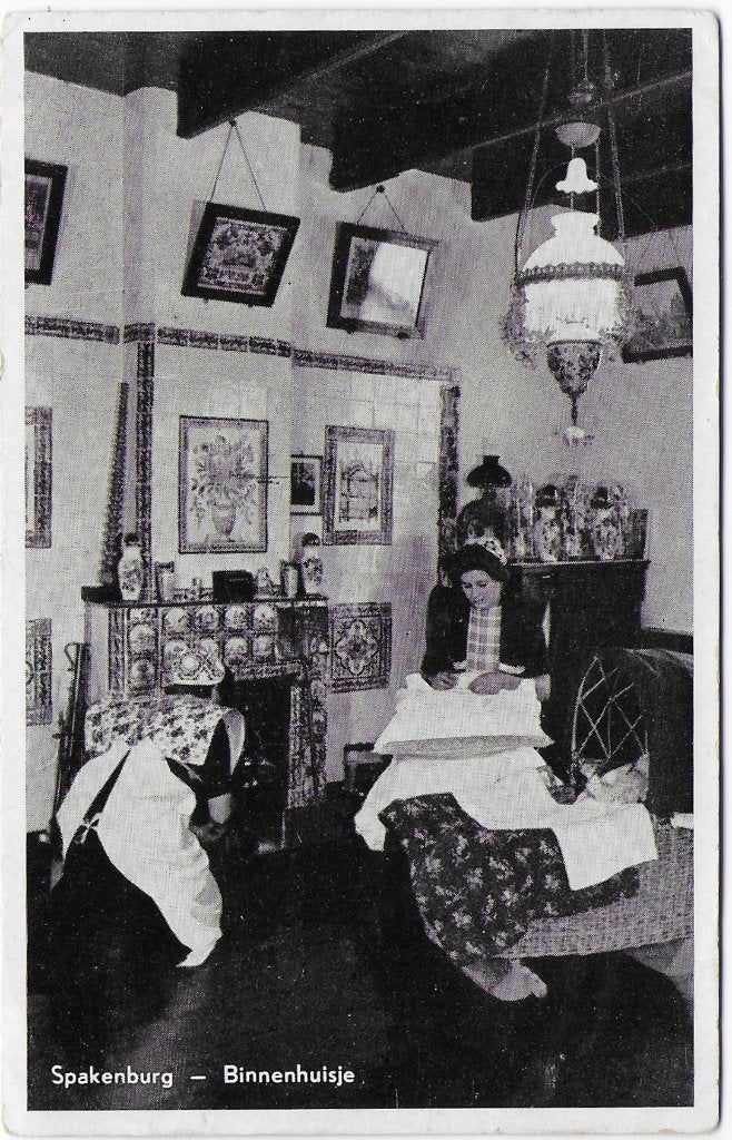 Spakenburg Binnenhuisje Ongelopen Ansichtkaart ( B7393), Ophalen of Verzenden, 1940 tot 1960, Gelopen