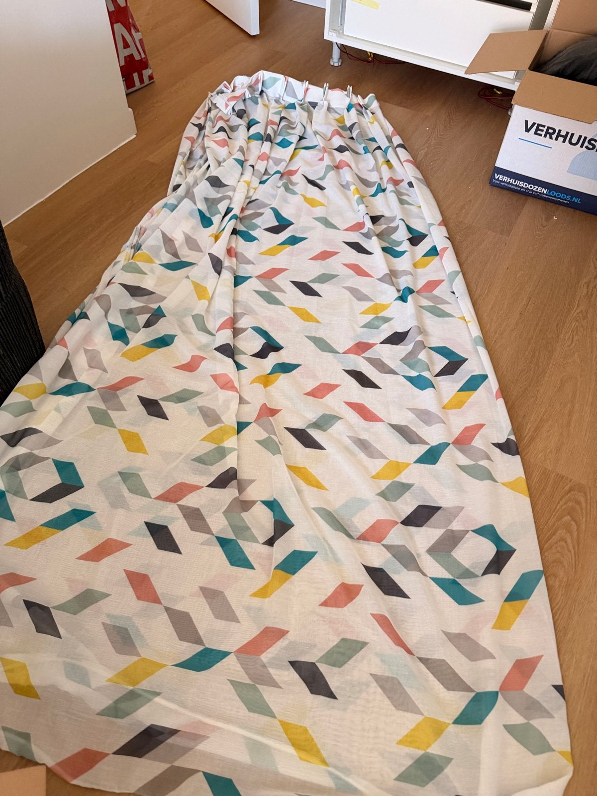 Twee hoogwaardige transparante gordijnen, 142x230cm, Ophalen, Zo goed als nieuw, Vitrage, Lichtdoorlatend