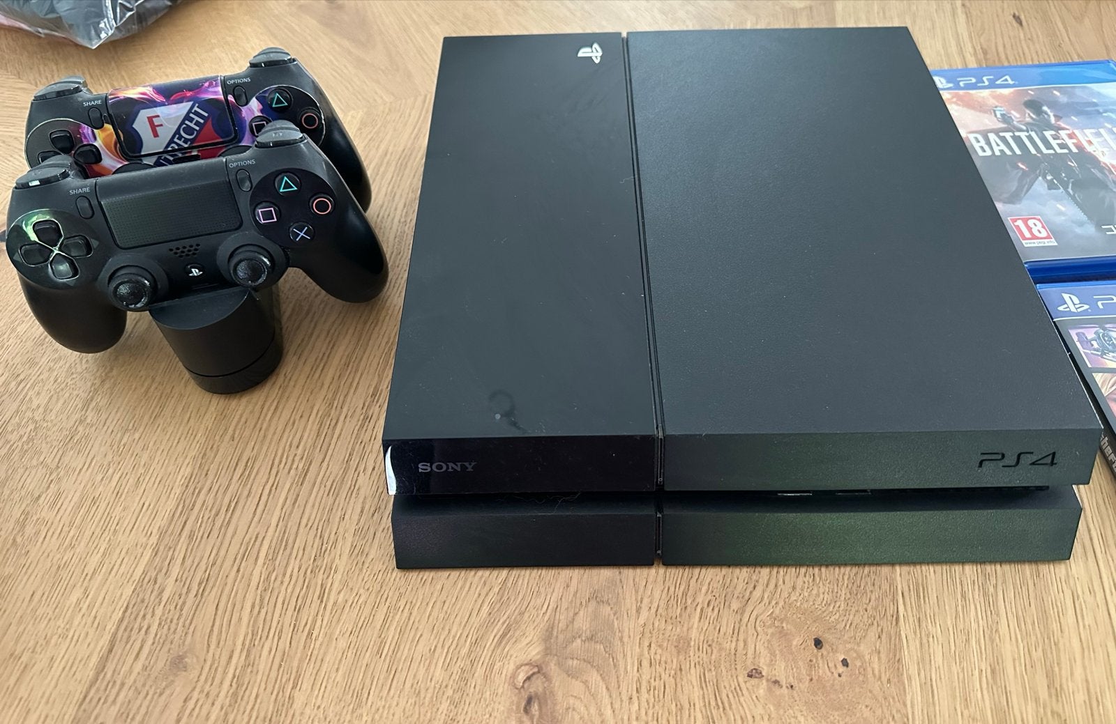 PS4 met 2 controllers en 2 games, Spelcomputers en Games, Spelcomputers | Sony PlayStation 4, Ophalen, Met 2 controllers, Slim