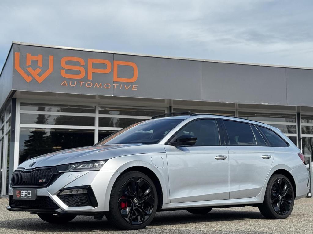 Skoda Octavia 1.4TSI RS iV PHEV |Pano|245pk|HUD|Alcan|Matrix, Auto's, Stof, Gebruikt, 4 cilinders, Hybride Elektrisch/Benzine