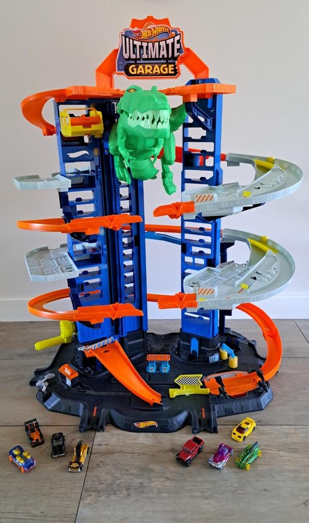 Hot Wheels Ultimate Garage + 8 Hot Wheels auto's, Ophalen, Zo goed als nieuw, Handmatig, Hot Wheels
