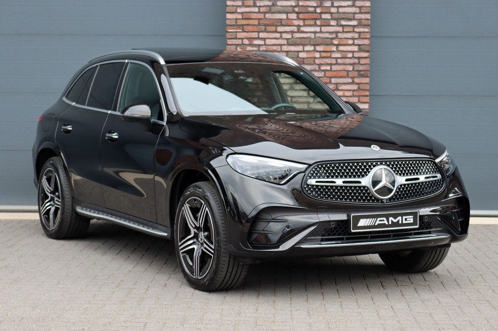 Mercedes-Benz GLC 300e 4MATIC AMG Line Premium+ | Distronic, Auto's, Mercedes-Benz, Gebruikt, 2255 kg, Zwart, Origineel Nederlands