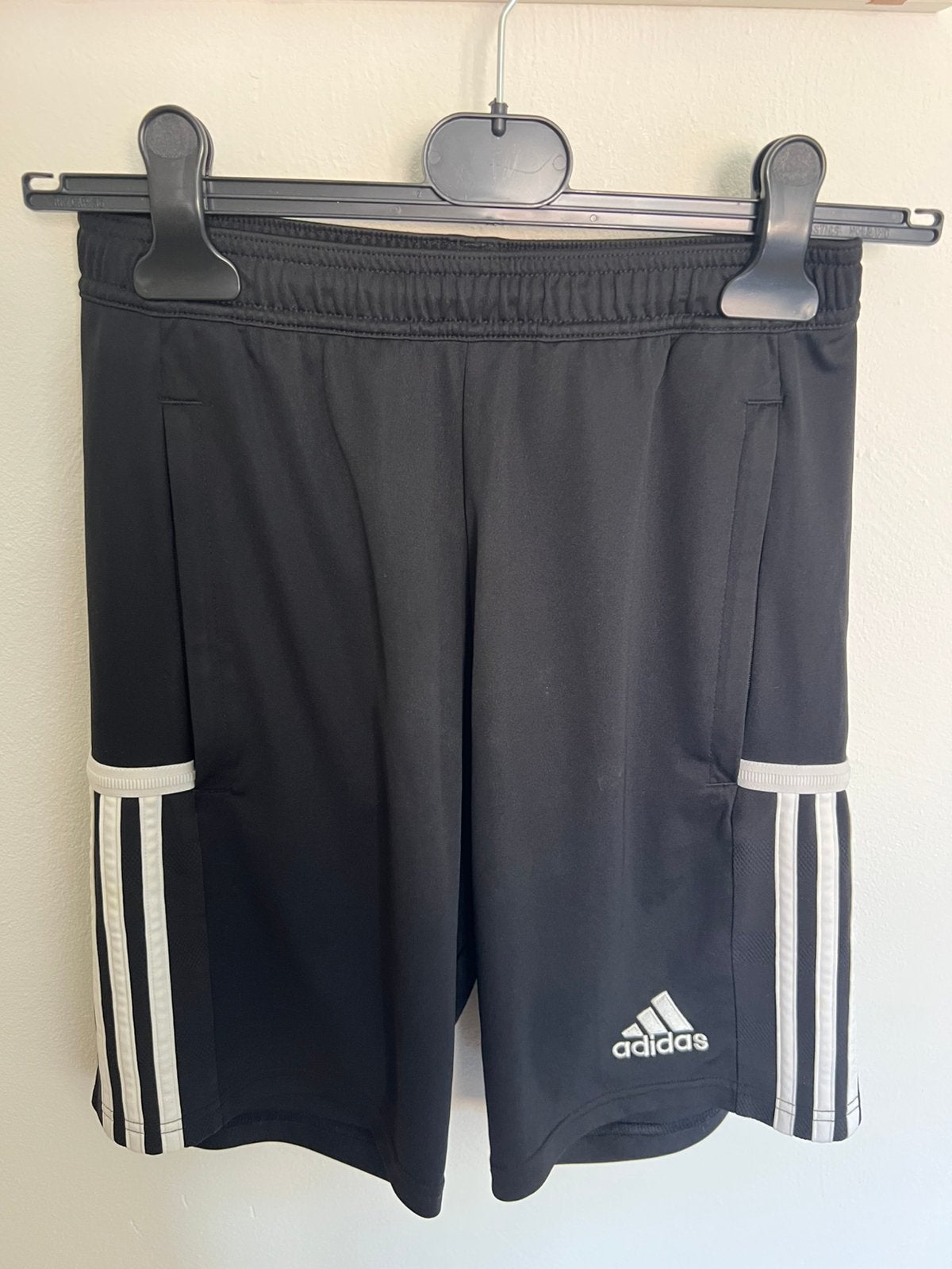 sportbroek Adidas zwart/wit heren short maat S nieuw, Kleding | Heren, Sportkleding, Ophalen of Verzenden, Nieuw, Zwart, Algemeen