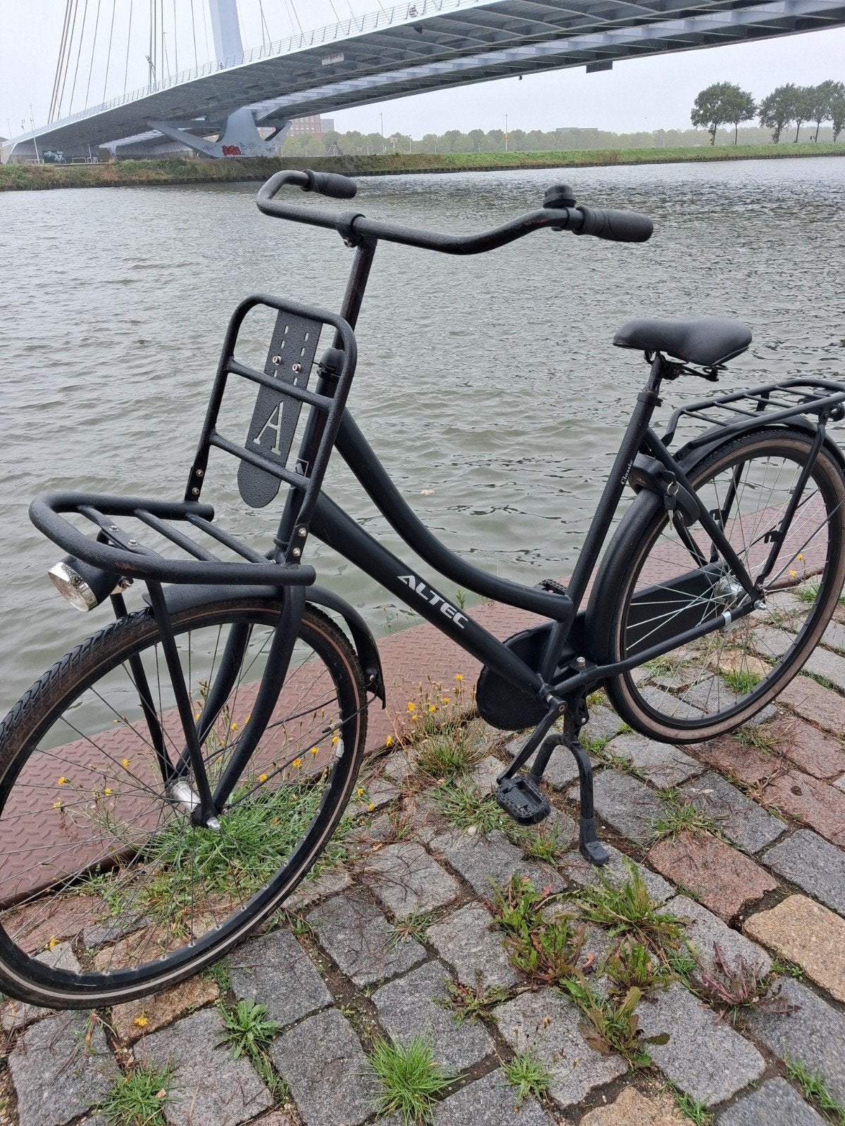 Altec omafiets met rekje, Fietsen en Brommers, Fietsen | Dames | Omafietsen, Ophalen, Terugtraprem, Altec, 56 cm of meer