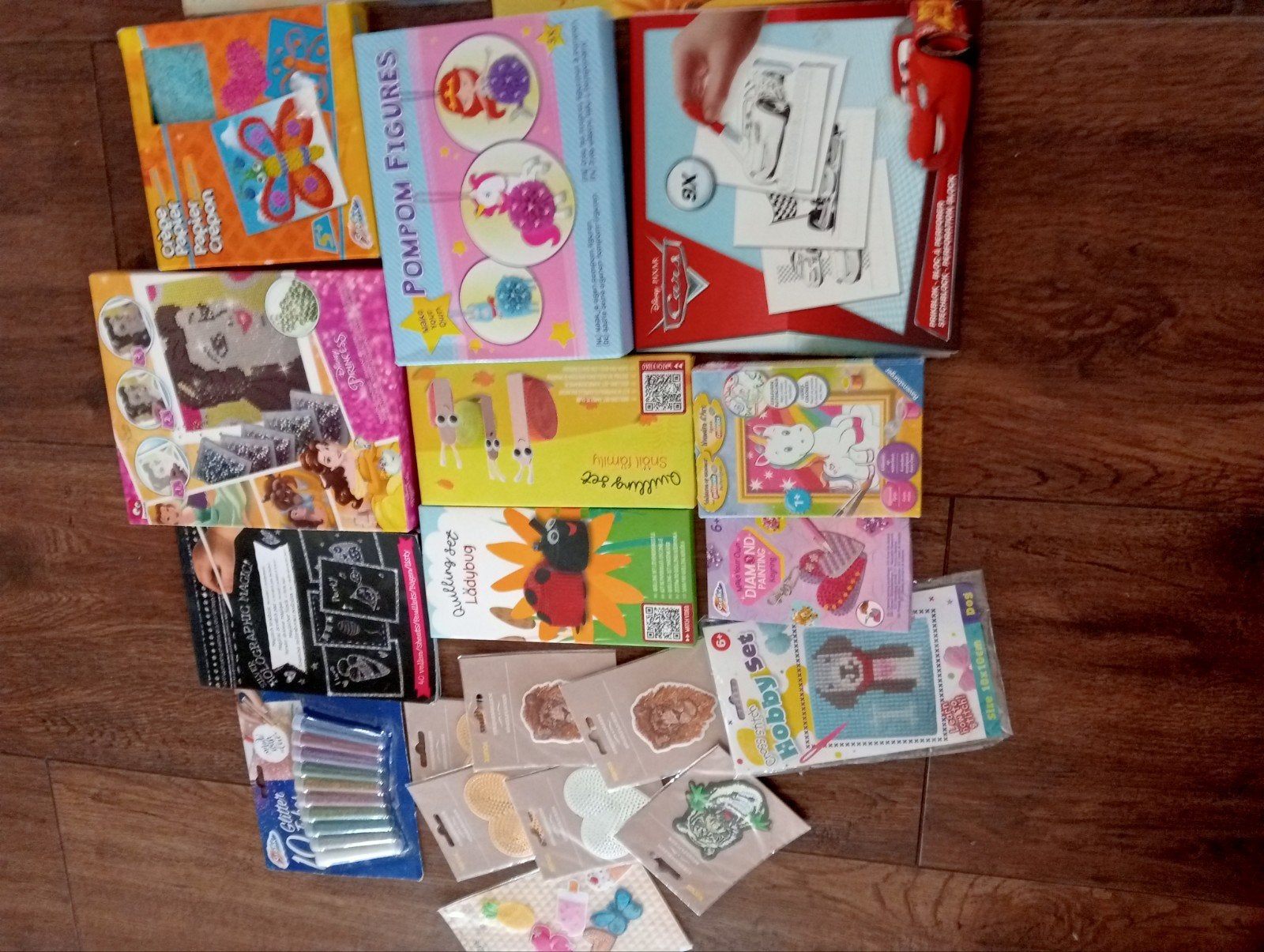 Grote partij knutselsets en materialen voor kinderen, Ophalen