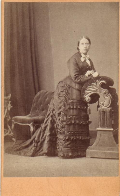 CDV- Dame in zeer fraaie Jurk -C.P. Geel - Weymouth, Gebruikt, Verzenden, Foto, Buitenland