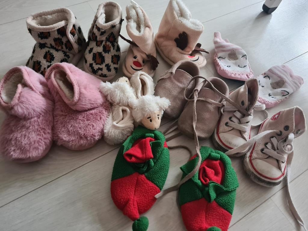 8 paar schoenen en sloffen vanaf maat 18 en groter, Schoentjes, Meisje, Ophalen of Verzenden, Zo goed als nieuw