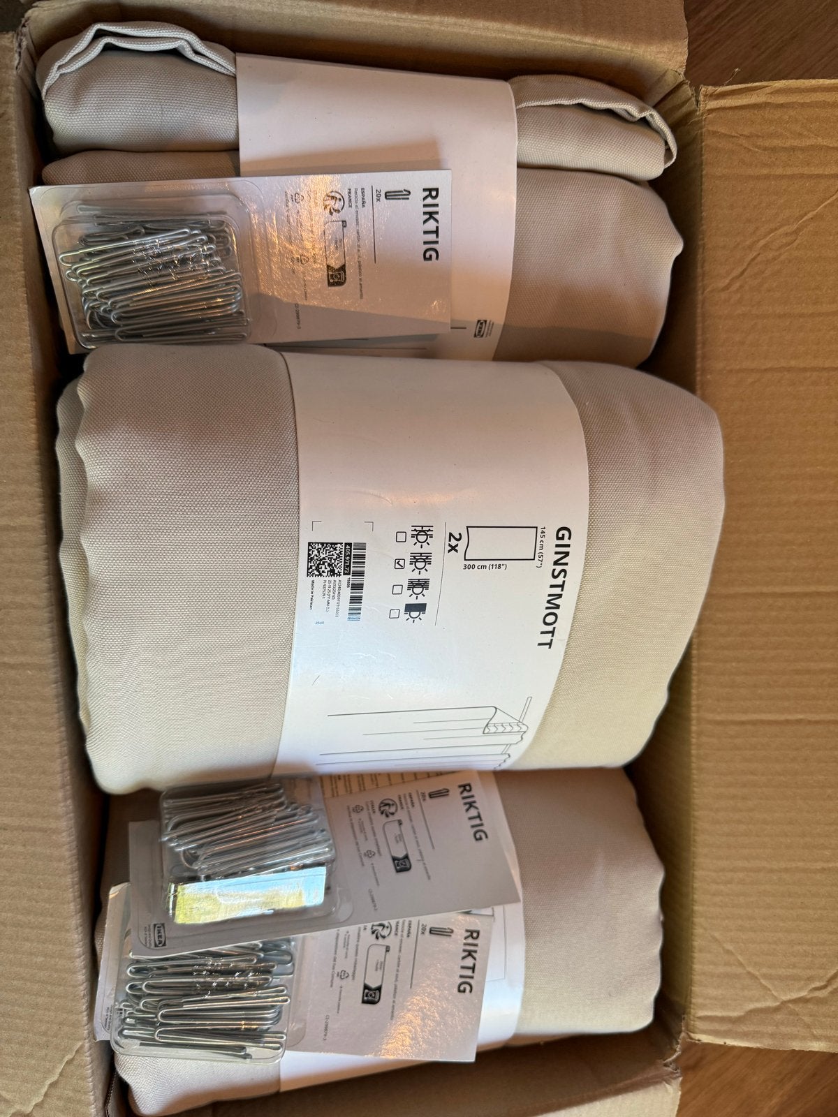 3x IKEA GINSTMOTT Gordijnen 2x 145x300 cm met RIKTIG haken, Huis en Inrichting, Stoffering | Gordijnen en Lamellen, Beige, Nieuw