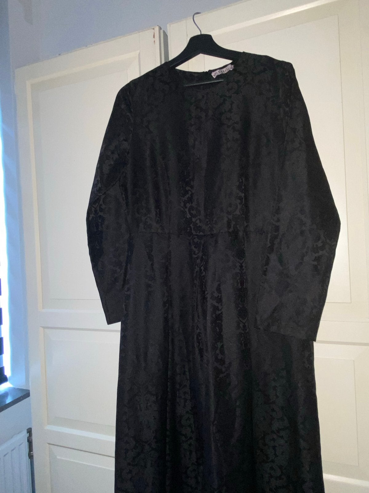 Elit Life Zwarte Jurk met Patroon - Maat 44, Kleding | Dames, Zwart, Maat 42/44 (L), Ophalen of Verzenden, Zo goed als nieuw