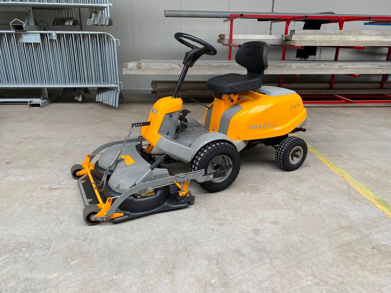 Stiga villa 12 hst, Tuin en Terras, Zitmaaiers, Ophalen, Zo goed als nieuw, Minder dan 90 cm