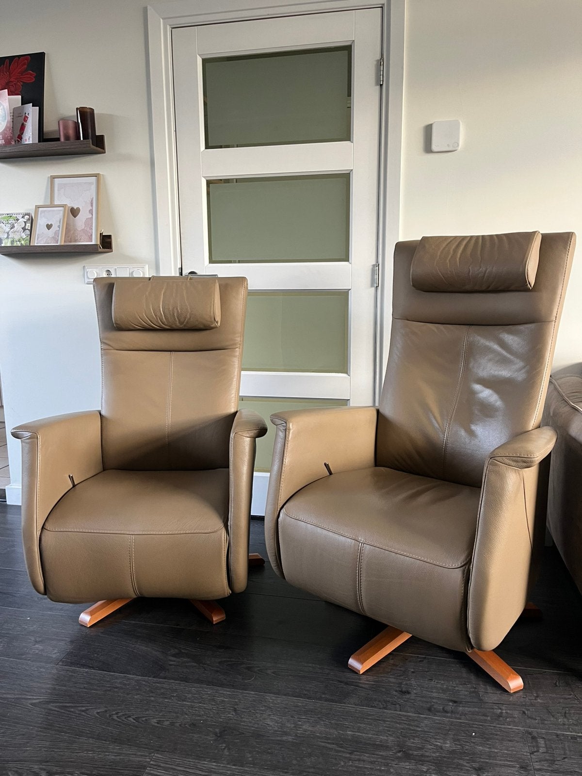 Setje 2 Prominent Relaxfauteuils Leer Taupe S en L Toscana, Huis en Inrichting, Ophalen, Minder dan 75 cm, Leer, Zo goed als nieuw