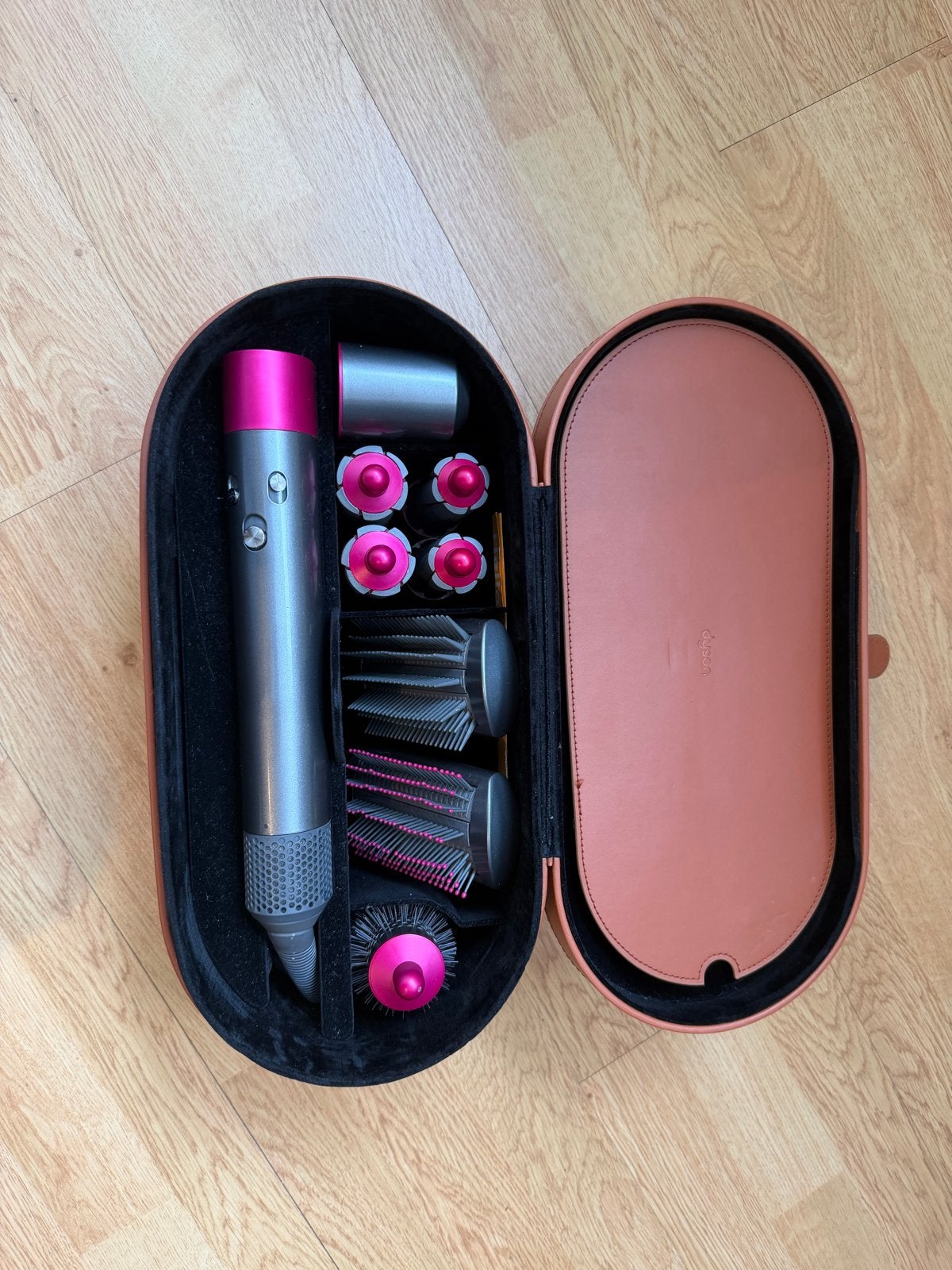 Dyson Airwrap complete multistyler (Fuchsia) 1e generatie, Ophalen of Verzenden, Zo goed als nieuw, Haarverzorging