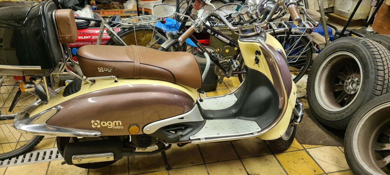 Agm bromscooter 25 km retro., Ophalen