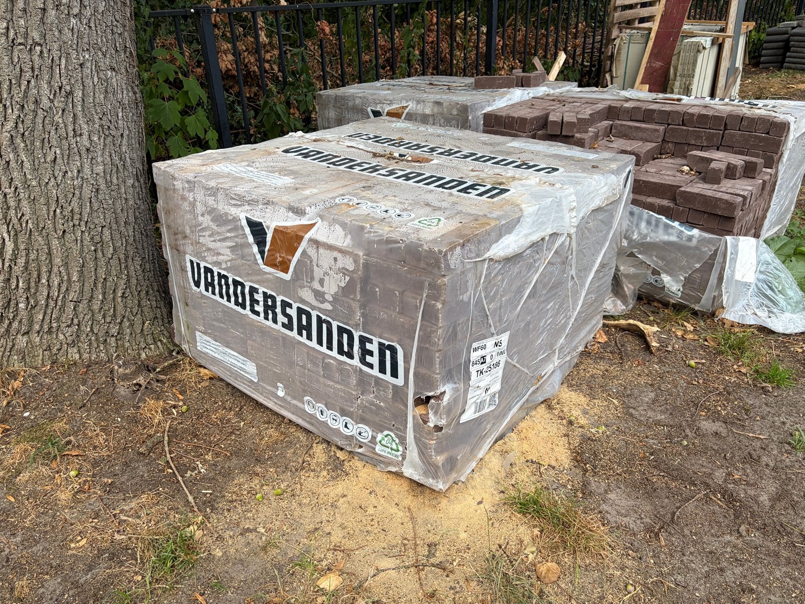 Gebakken waaltjes donkerbruin - nieuw +/- 27m2, Tuin en Terras, Tegels en Klinkers, Ophalen, Zo goed als nieuw, Beton, Klinkers