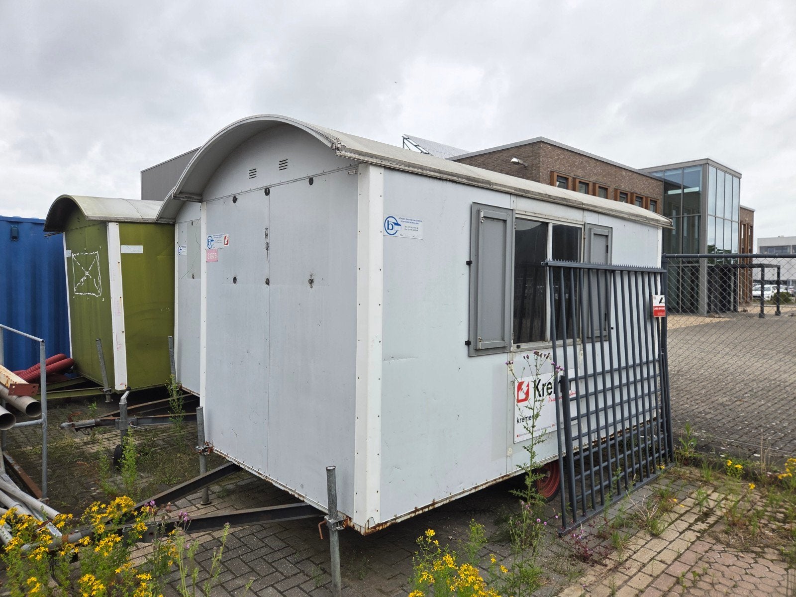 Diverse bouwketen schaftkeet schaftwagen pipowagen, Ophalen