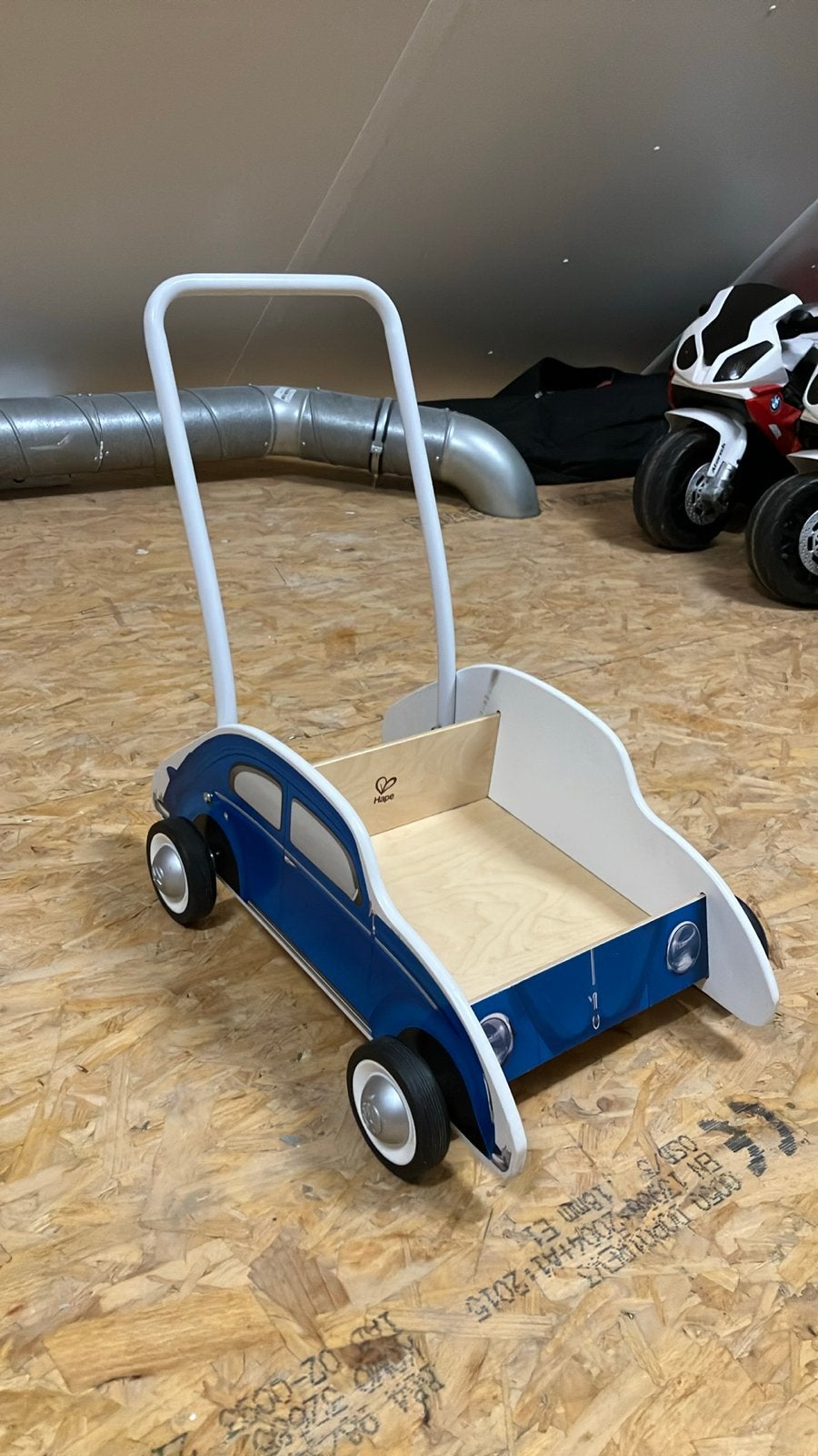 Hape loopwagen Volkswagen Kever blauw, Ophalen, Zo goed als nieuw