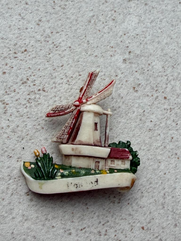 Vintage Broche Molen Nederland Souvenir, Verzamelen, Speldjes, Pins en Buttons, Ophalen of Verzenden, Zo goed als nieuw