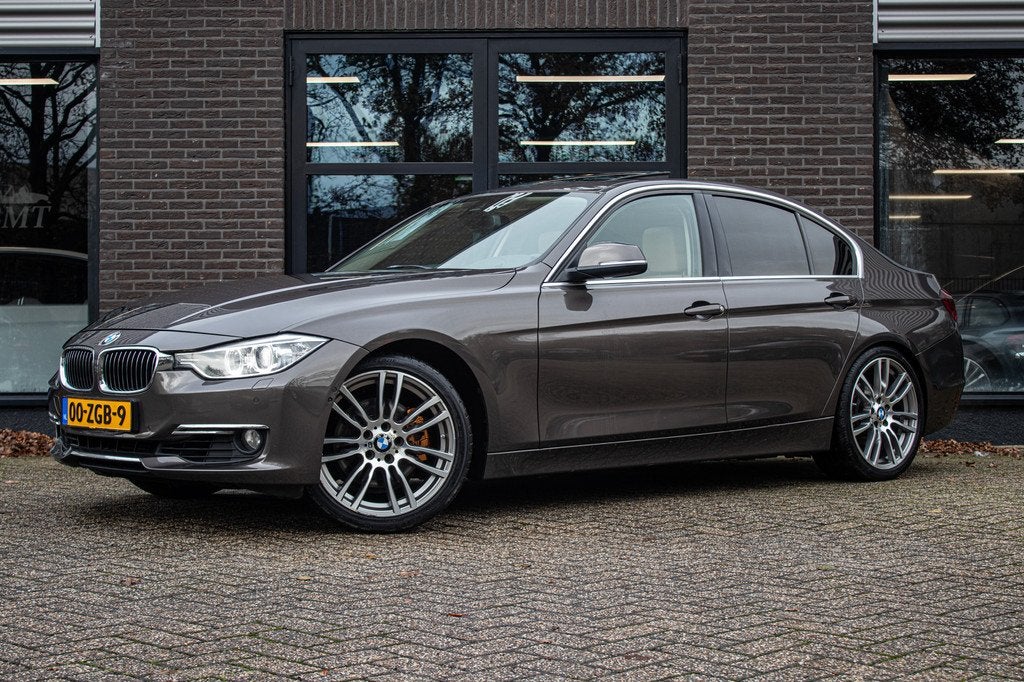 BMW 3 Serie 328i F30 High Executive / Vol / Head-Up / HK / 3, Automaat, Achterwielaandrijving, 4 cilinders, Bruin