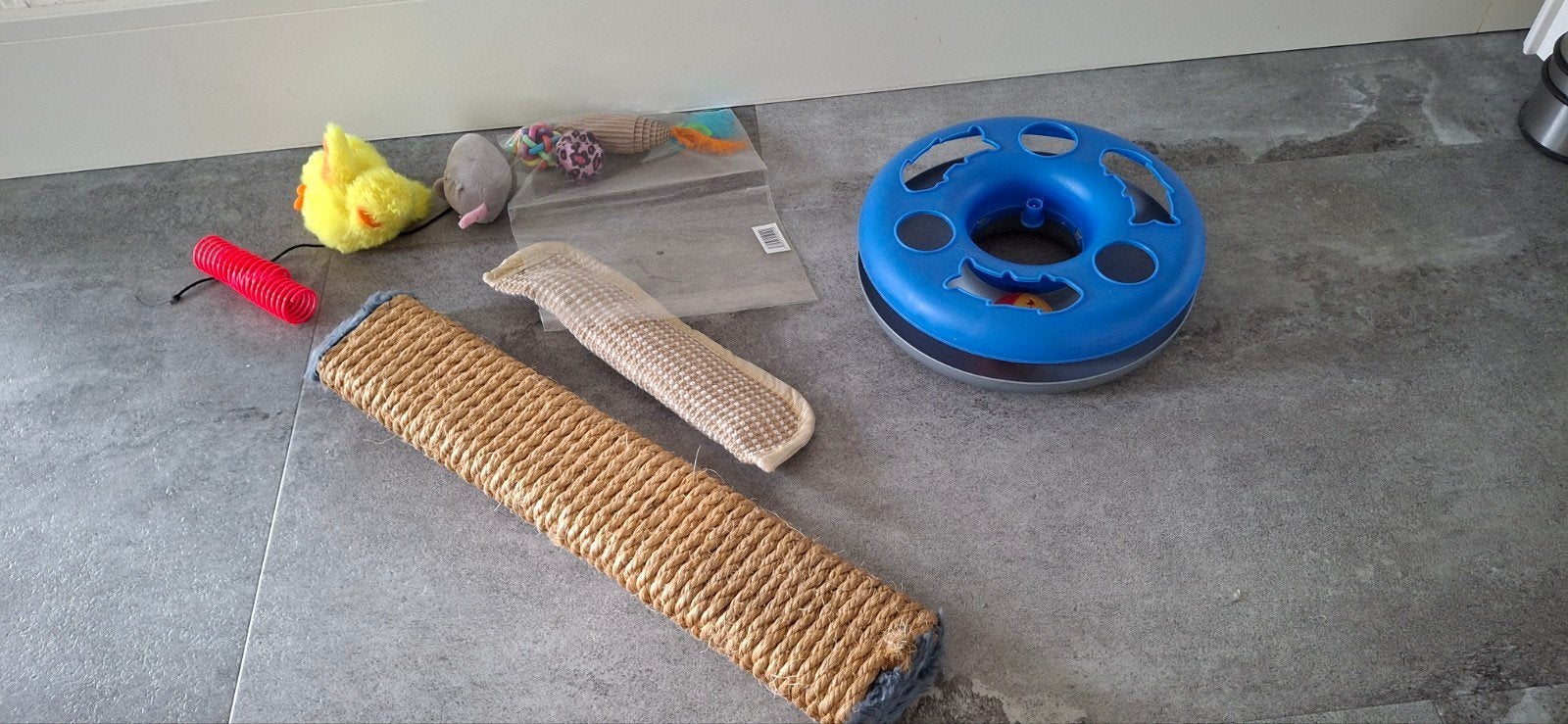 Kattenspeelgoed Kattenspeeltjes krabpaal kat poes speelgo, Ophalen of Verzenden, Zo goed als nieuw