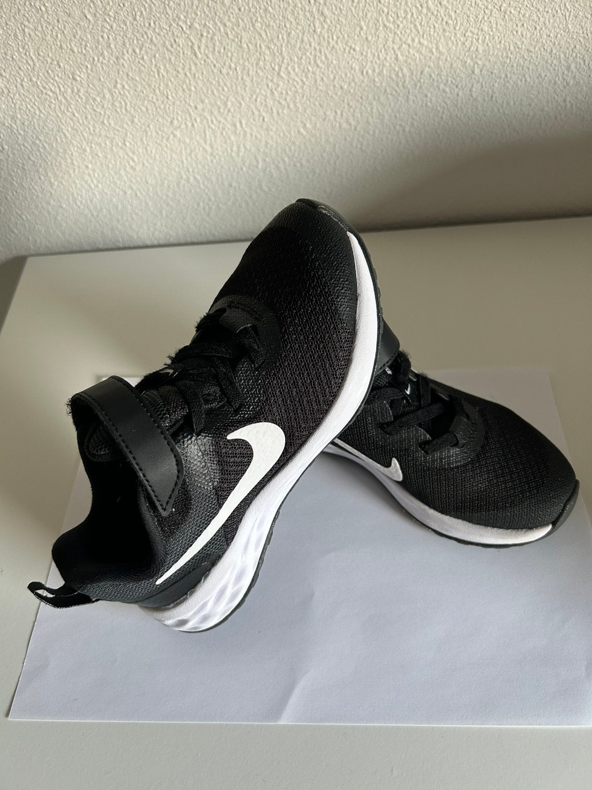 Nike running schoen maat 30, Ophalen, Zo goed als nieuw, Jongetje of Meisje, Schoentjes