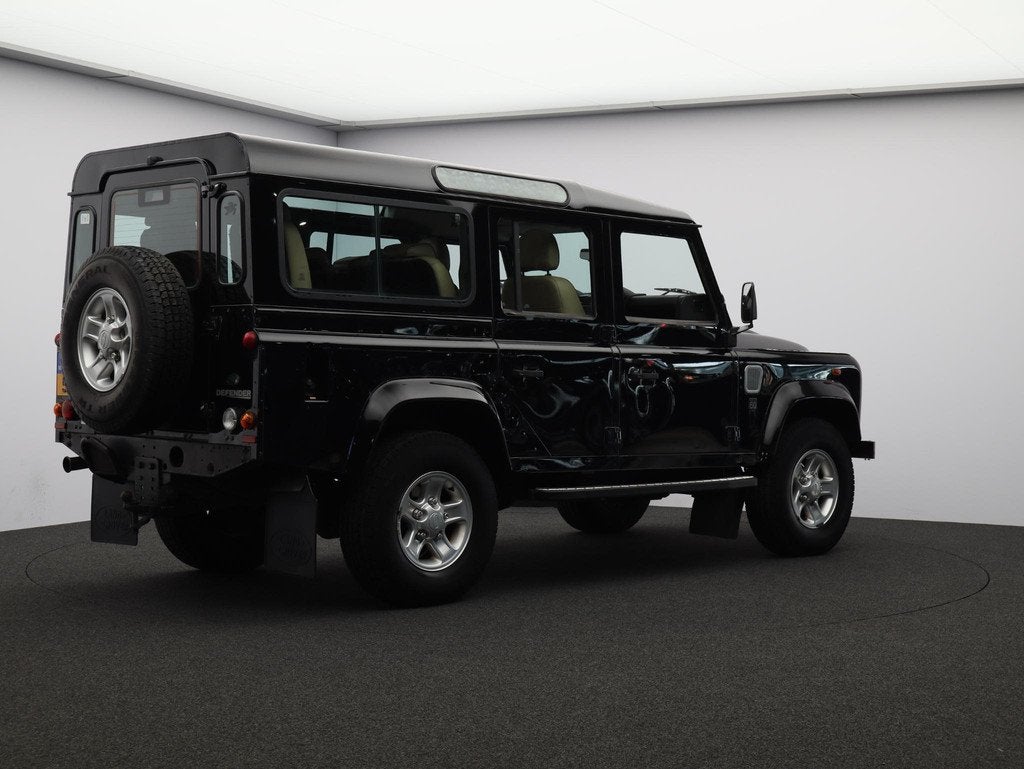 Land Rover Defender 2.4 TD 110 SW E Leder interieur / stoelv, Auto's, 1940 kg, Gebruikt, 4 cilinders, 241 €/maand