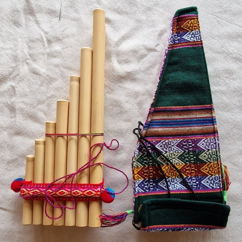 Handgemaakte Panfluit uit Peru -Met Traditionele Hoes –Nieuw, Muziek en Instrumenten, Verzenden, Nieuw