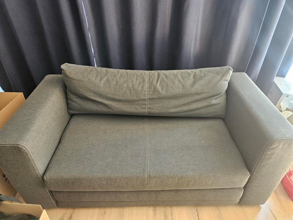 Gratis grijze 2-zits slaapbank 1.45m x 0.68m, Ophalen, Gebruikt, Tweepersoons, Grijs