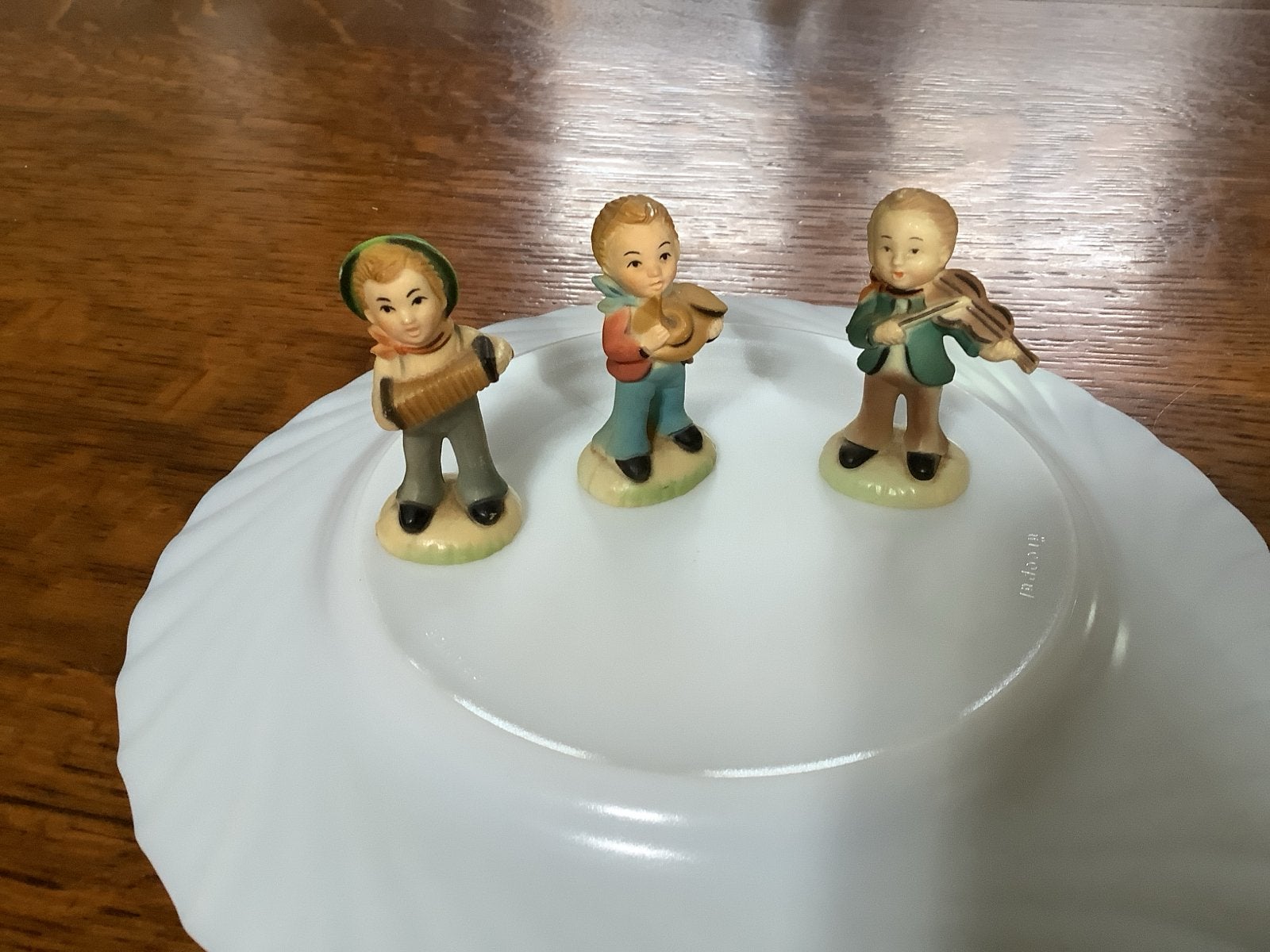 Drie kleine muzikanten beeldjes - Hummel stijl, Ophalen of Verzenden, Gebruikt, Mens