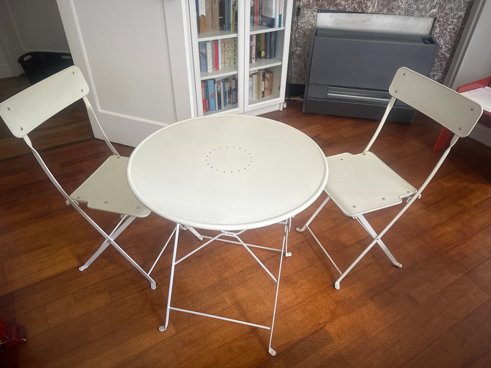Witte bistro set: tafel met 2 stoelen, Ophalen, Gebruikt, Rond, Metaal