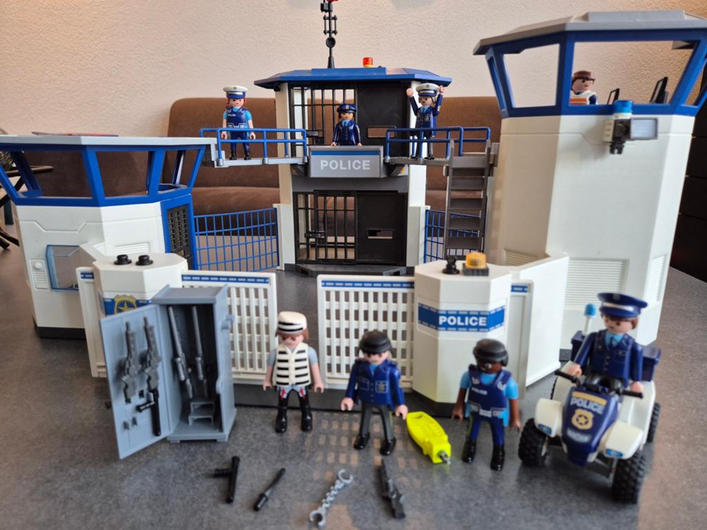 Playmobil Politiebureau met Figuren en Accessoires, Ophalen of Verzenden, Gebruikt