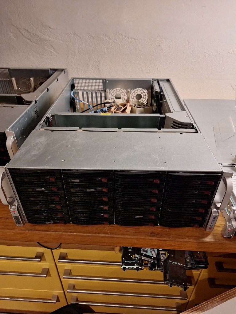 Supermicro 24bay voor, 2bay achter. SAS3, rails, stille fans, Computers en Software, Gebruikt, Ophalen of Verzenden, Onbekend
