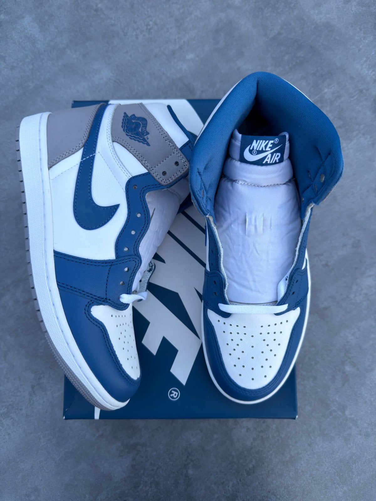 Air Jordan 1 High True Blue - Maat 42.5, Kleding | Heren, Schoenen, --, Blauw, Nieuw, Ophalen of Verzenden
