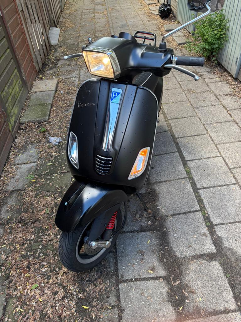 Vespa s50 4v, Fietsen en Brommers, Brommers | Vespa, Overige modellen, Maximaal 45 km/u, Ophalen of Verzenden, Zo goed als nieuw