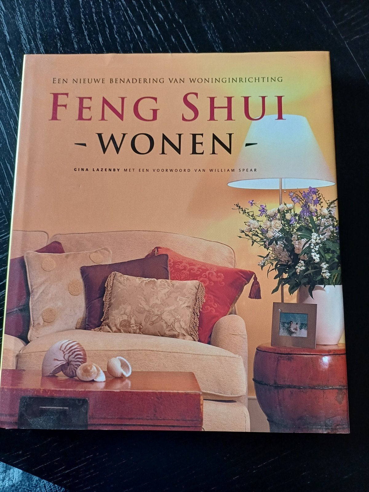 Feng Shui Wonen - Gina Lazenby (Boek), Ophalen of Verzenden, Zo goed als nieuw, Gina Lazenby, Interieur en Design