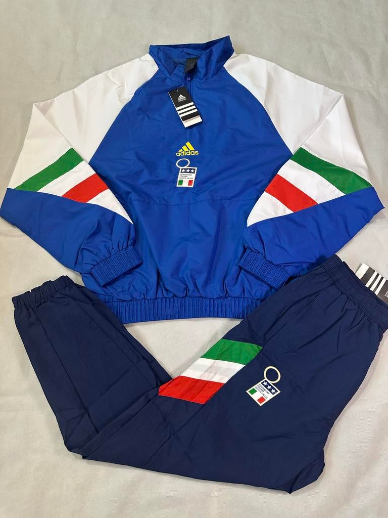 Adidas Italië Trainingspak - Nieuw met labels, Maat 52/54 (L), Blauw, Nieuw, Ophalen of Verzenden