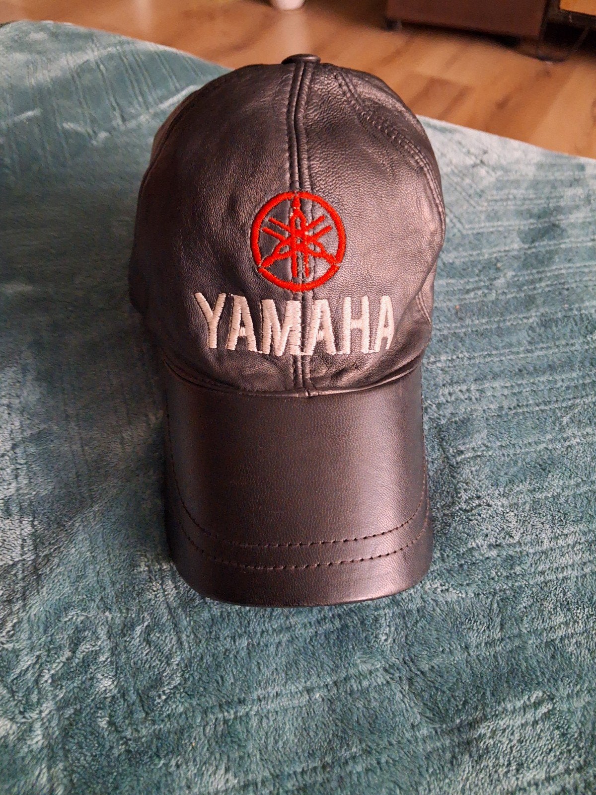 Zwarte Yamaha pet van leer, Yamaha, One size fits all, Ophalen of Verzenden, Pet