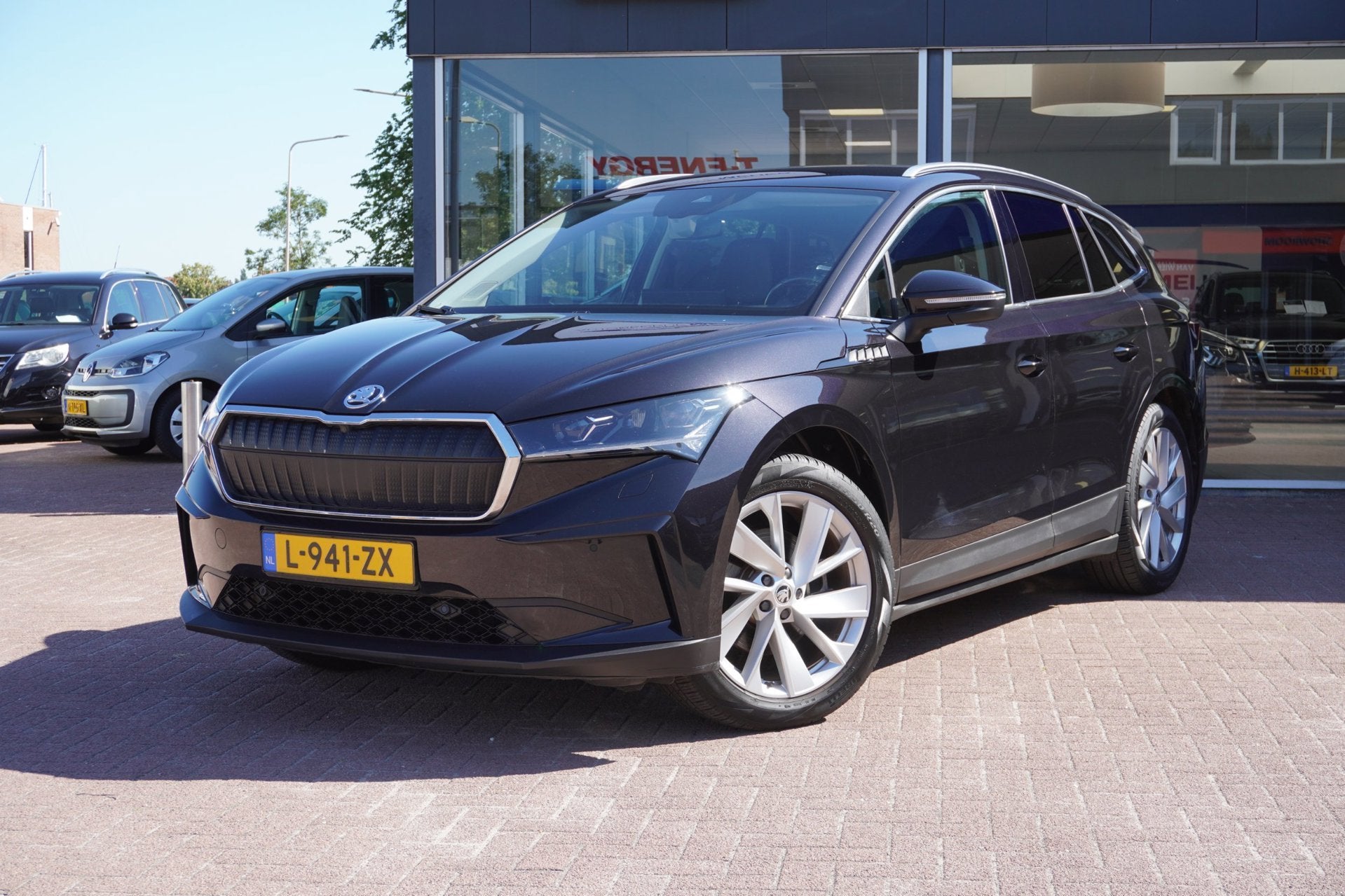 Skoda Enyaq iV 60 Automaat | Navigatie | 19 inch | CarPlay |, Auto's, Gebruikt, Zwart, 1865 kg, 179 pk