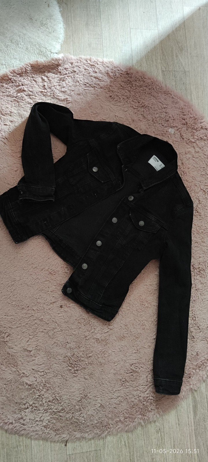 Bershka Zwart Denim Jasje - Maat M, Maat 38/40 (M), Zwart, Zo goed als nieuw, Bershka