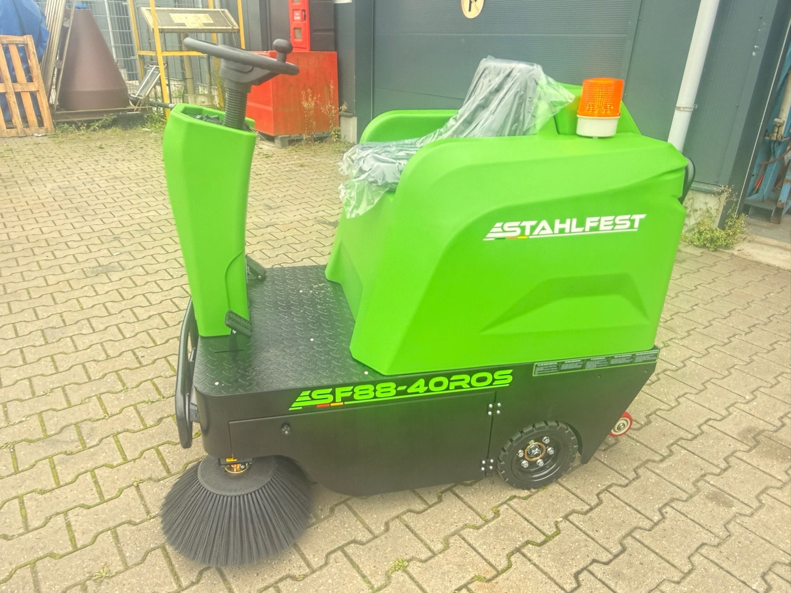 Stahlfest ASFB88-40ROS Veegmachine - Nieuw (nooit gebruikt), Ophalen