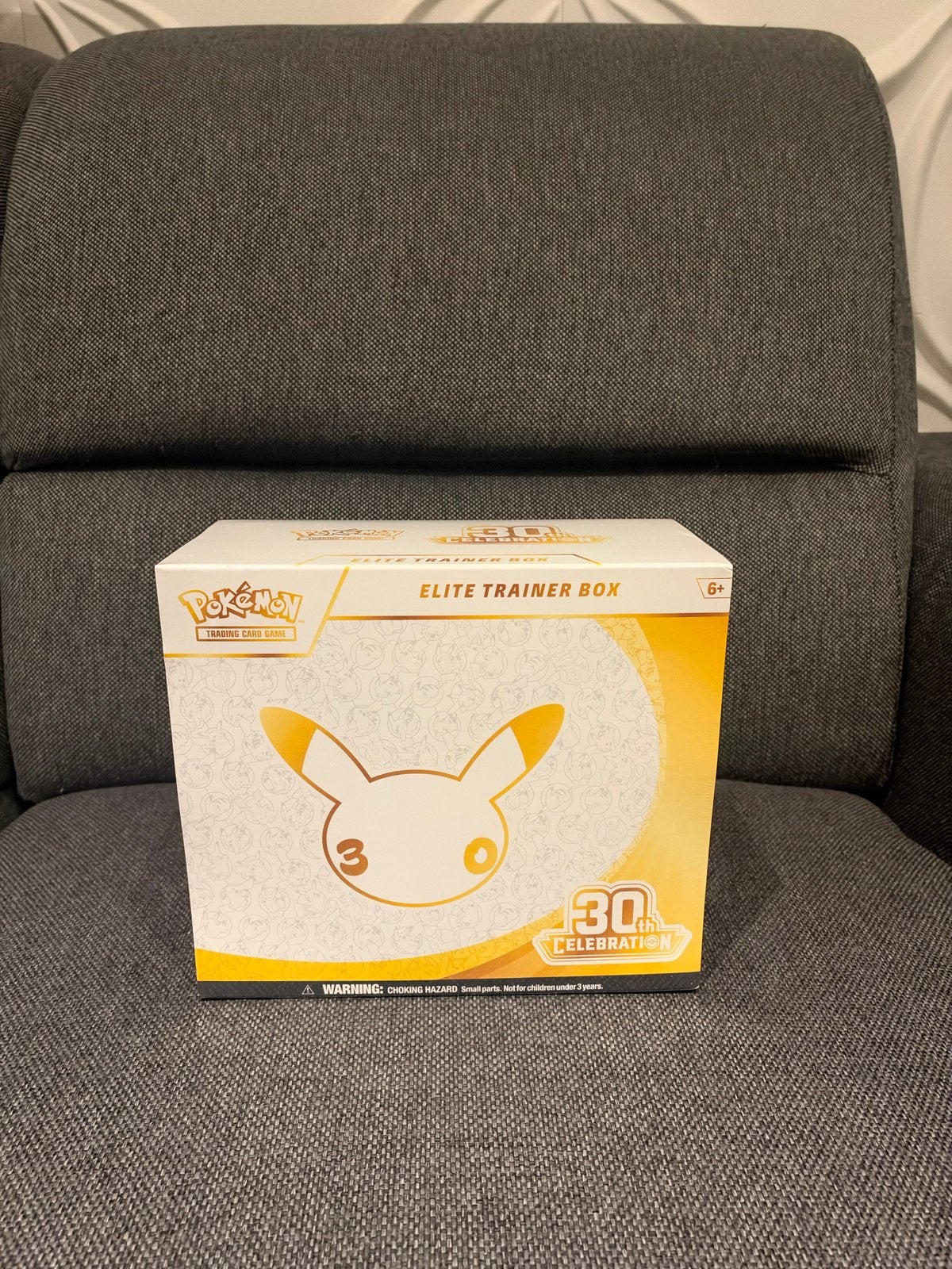 Pokémon 30th Celebration Elite Trainer Box, Ophalen of Verzenden, Nieuw, Boosterbox