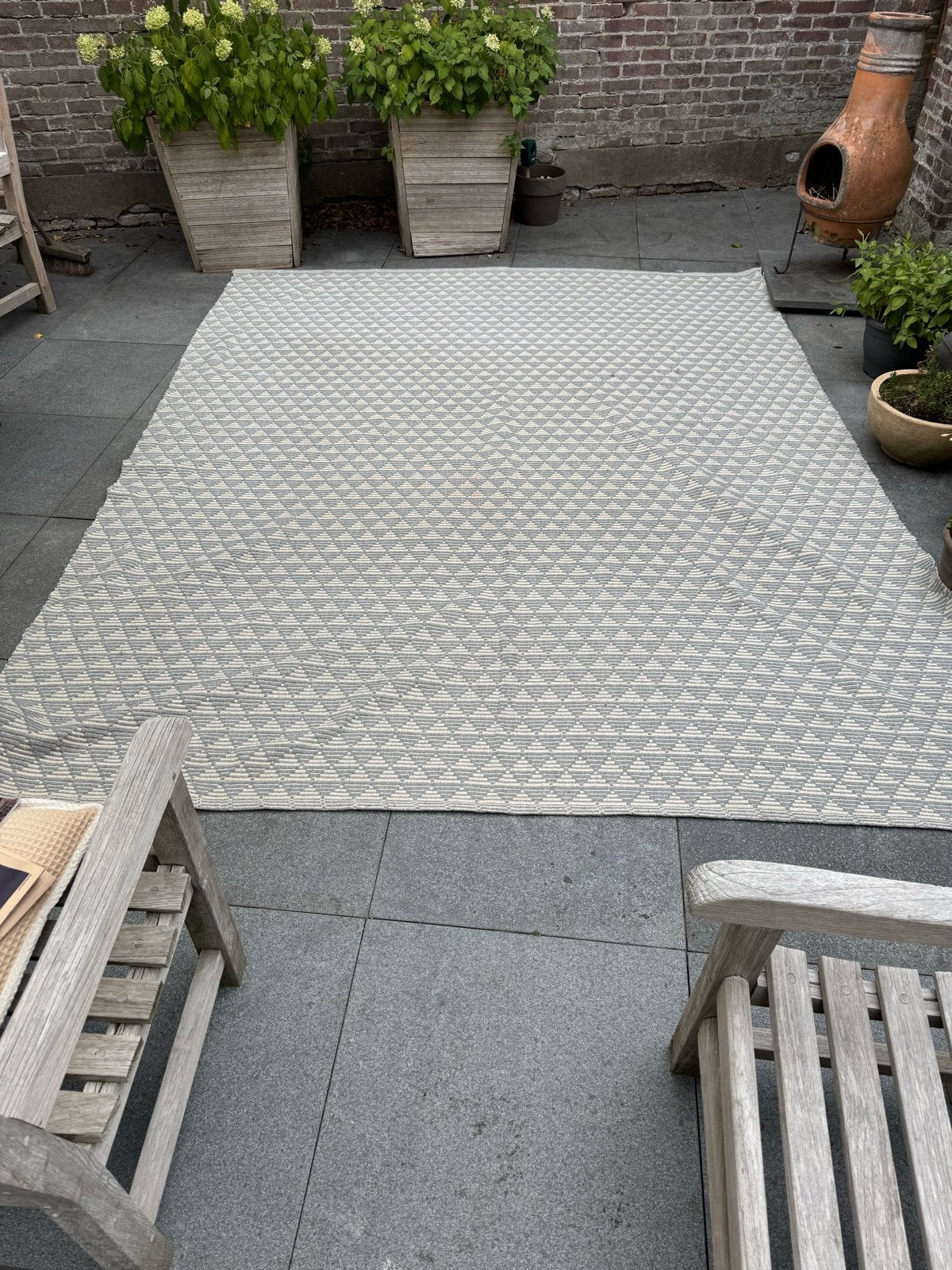 Handgemaakt Vloerkleed uit Ibiza - Blauw-grijs met beige, Huis en Inrichting, Ophalen, Blauw, Zo goed als nieuw, 200 cm of meer