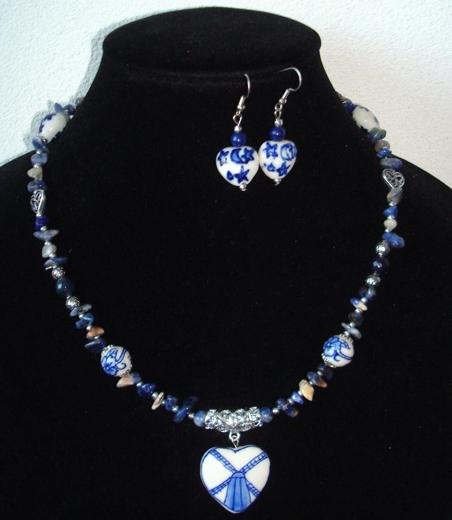 Ketting van sodaliet, lapis lazuli en Delfts blauwe kralen, Info.adorabeads@gmail.com, Want 18 Hoogvliet, Adorabeads, Blauw