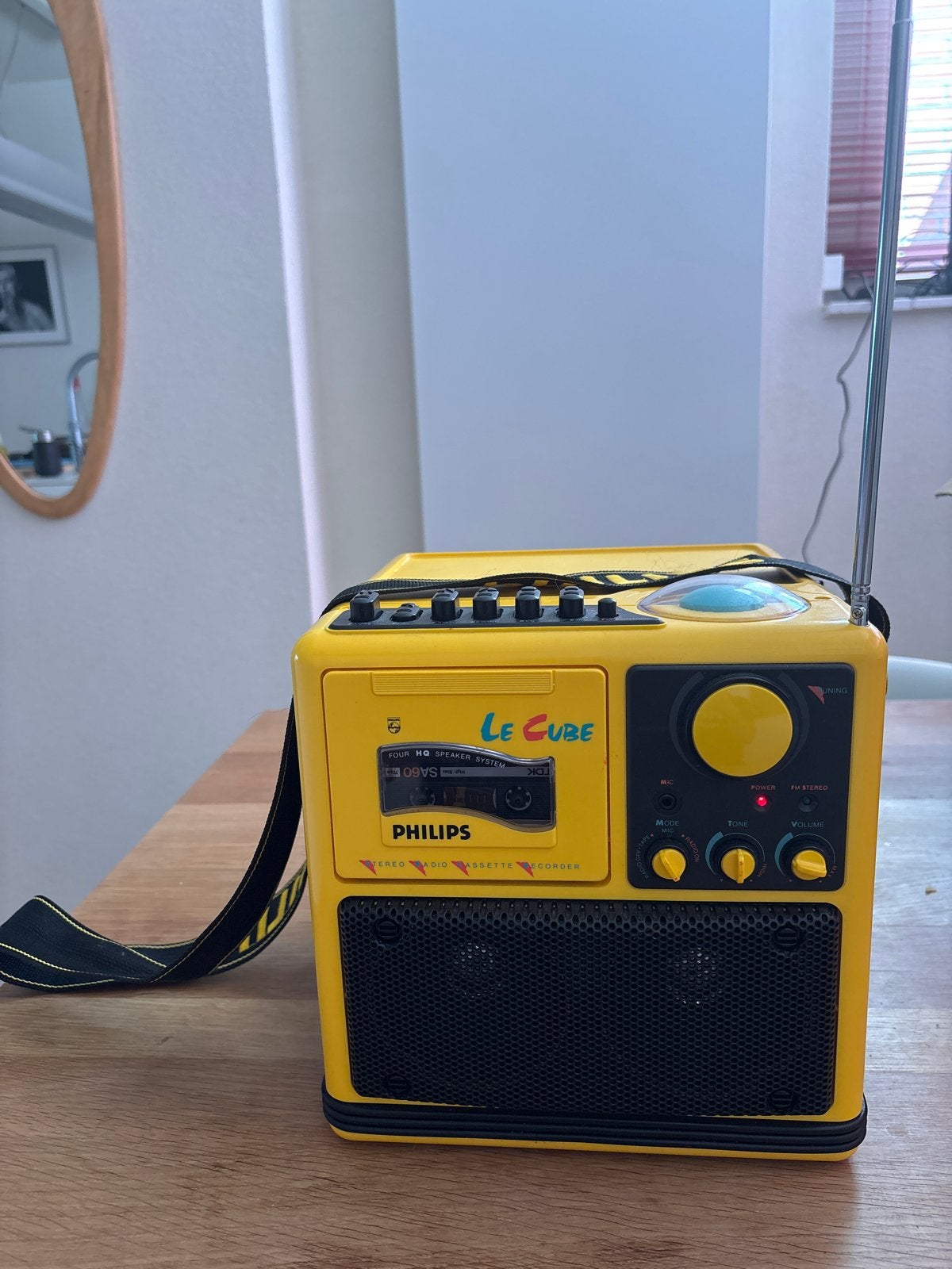 Philips Le Cube Radio Cassette Recorder Jaren '80, Ophalen of Verzenden, Zo goed als nieuw, Radio