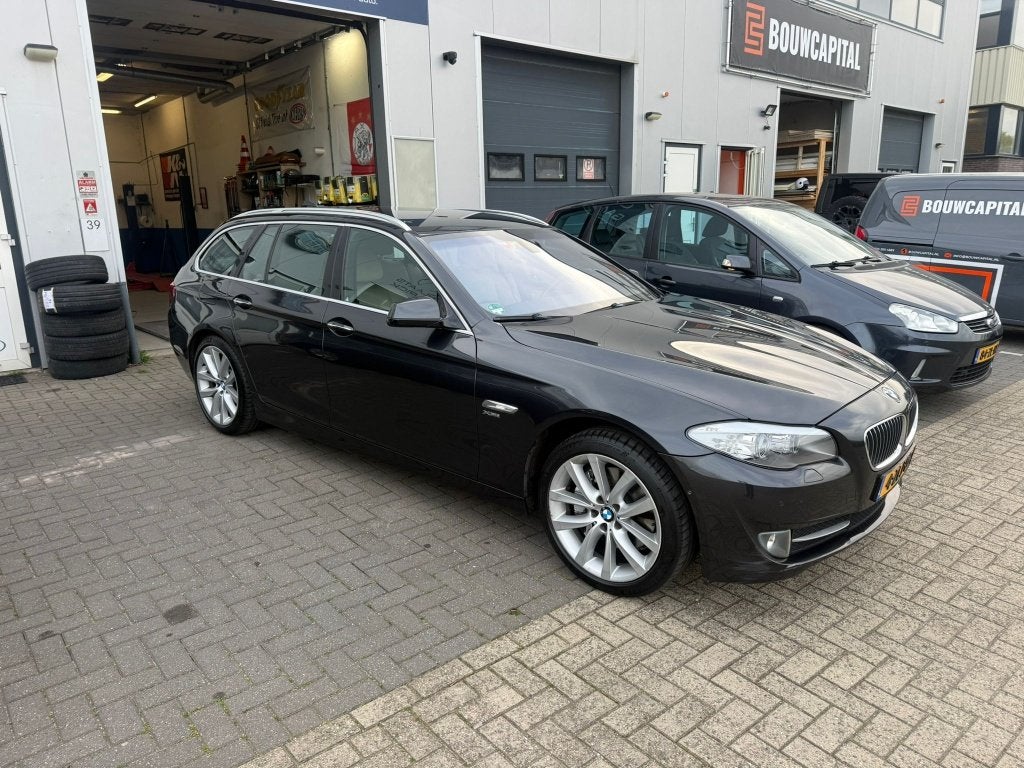BMW 5-Serie 535ITouring Xdrive 2011 ** UNIEK EXEMPLAAR**, Automaat, Beige, 2000 kg, Leder
